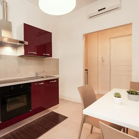 Re Home - Next To Verona Arena דירה ורונה